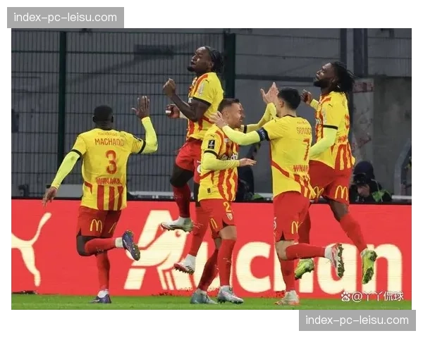 十人朗斯2-2顽强战平尼斯，福法纳补时阶段头球救主